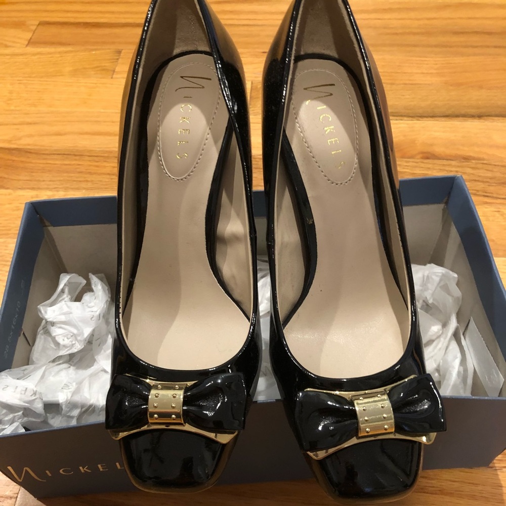 Black patent leather Mary Jane high heel shoes